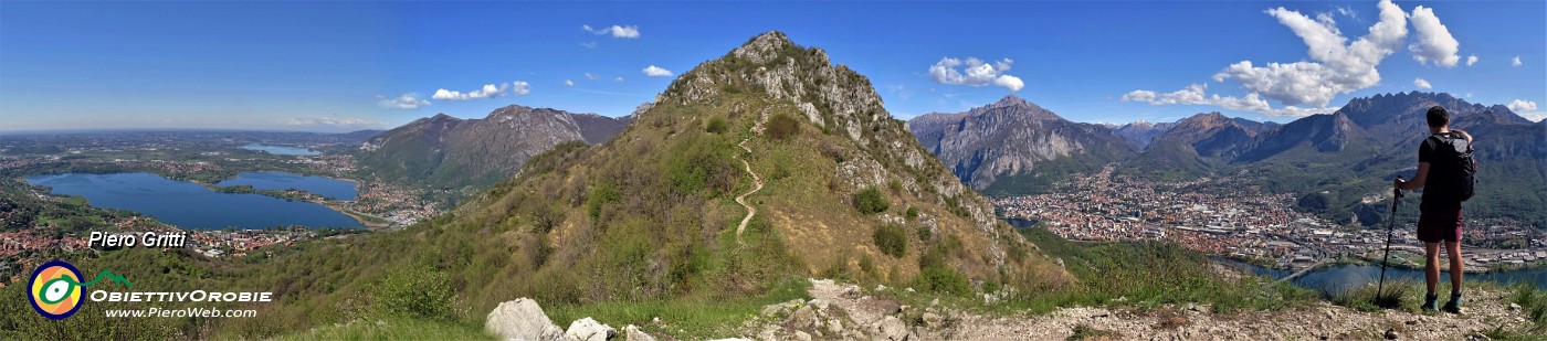 30 Dal Secondo  Corno (791 m) bella vista sui laghi brianzoli a sx,  sul Monte Barro al centro, sul Lago di Olginate e Resegone a dx.jpg